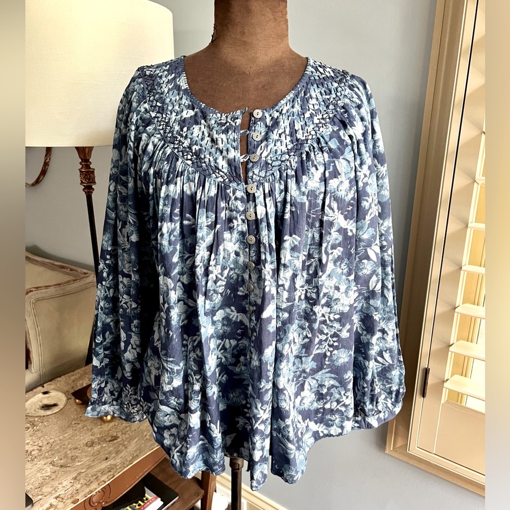 We The Free floral button down gathered top, sz Medium